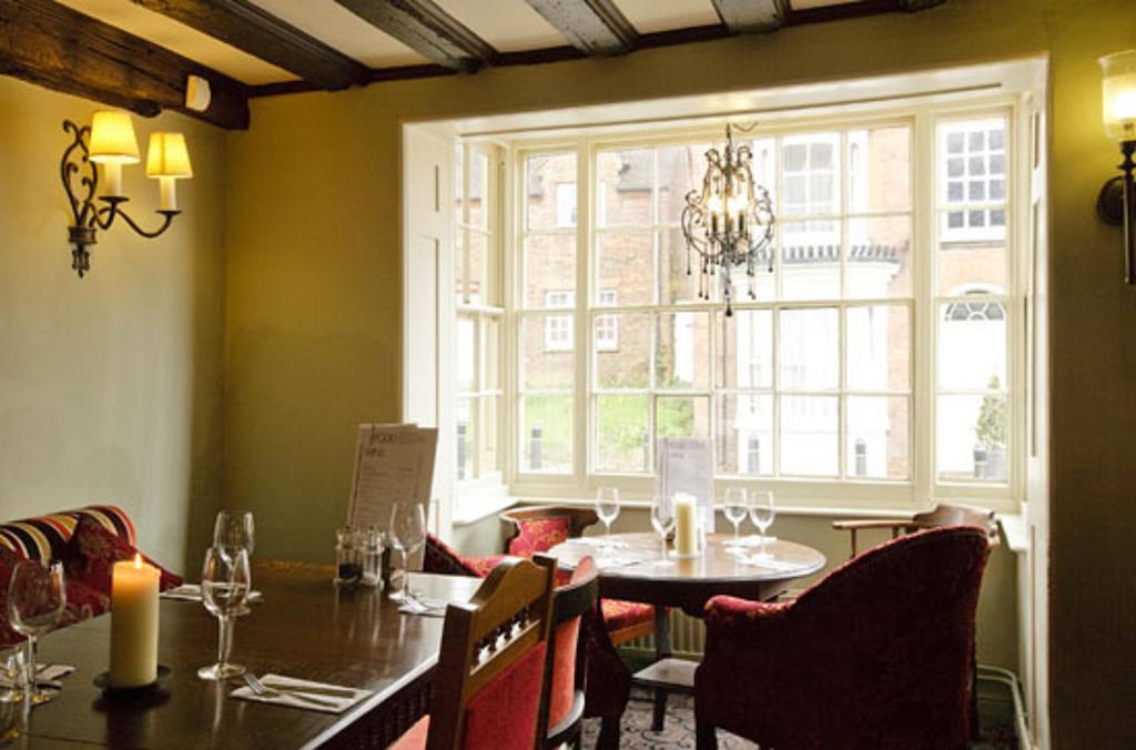 The Bell Hotel & Inn By Greene King Inns Woburn Restaurant foto